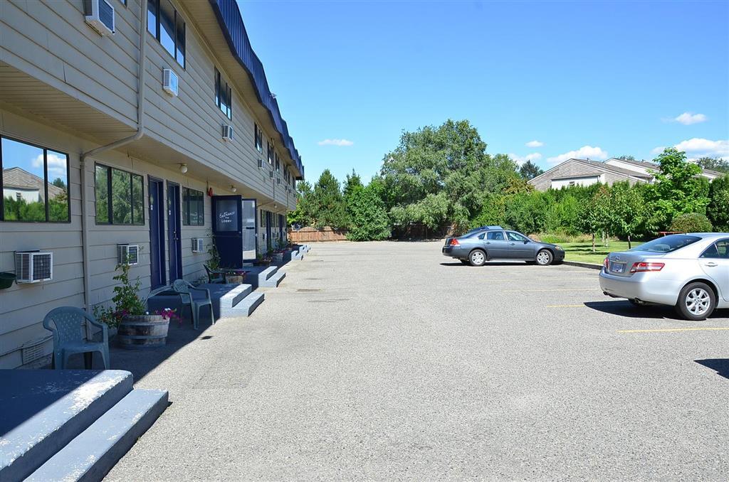 Canadas Best Value Inn Kelowna Esterno foto