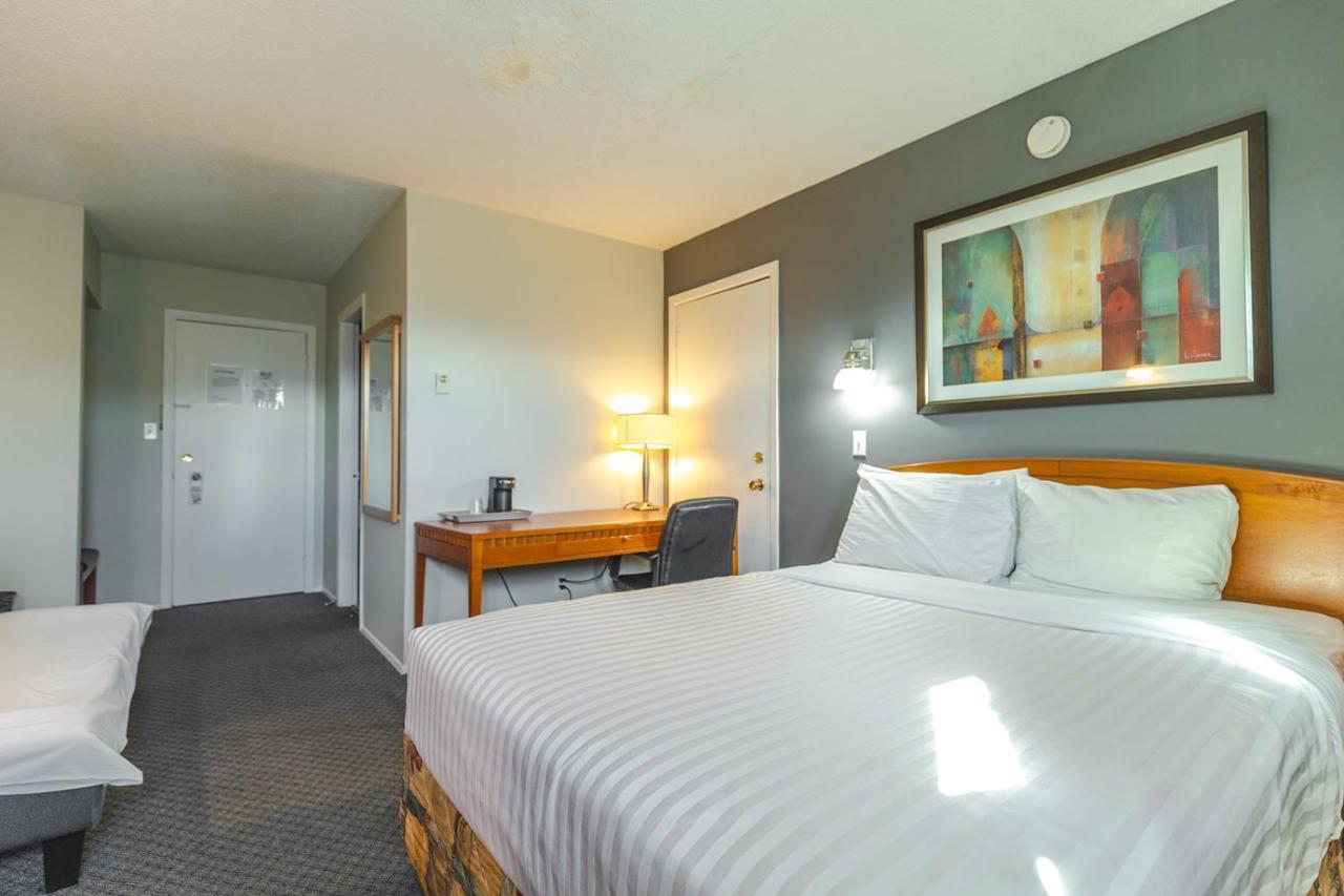 Canadas Best Value Inn Kelowna Esterno foto