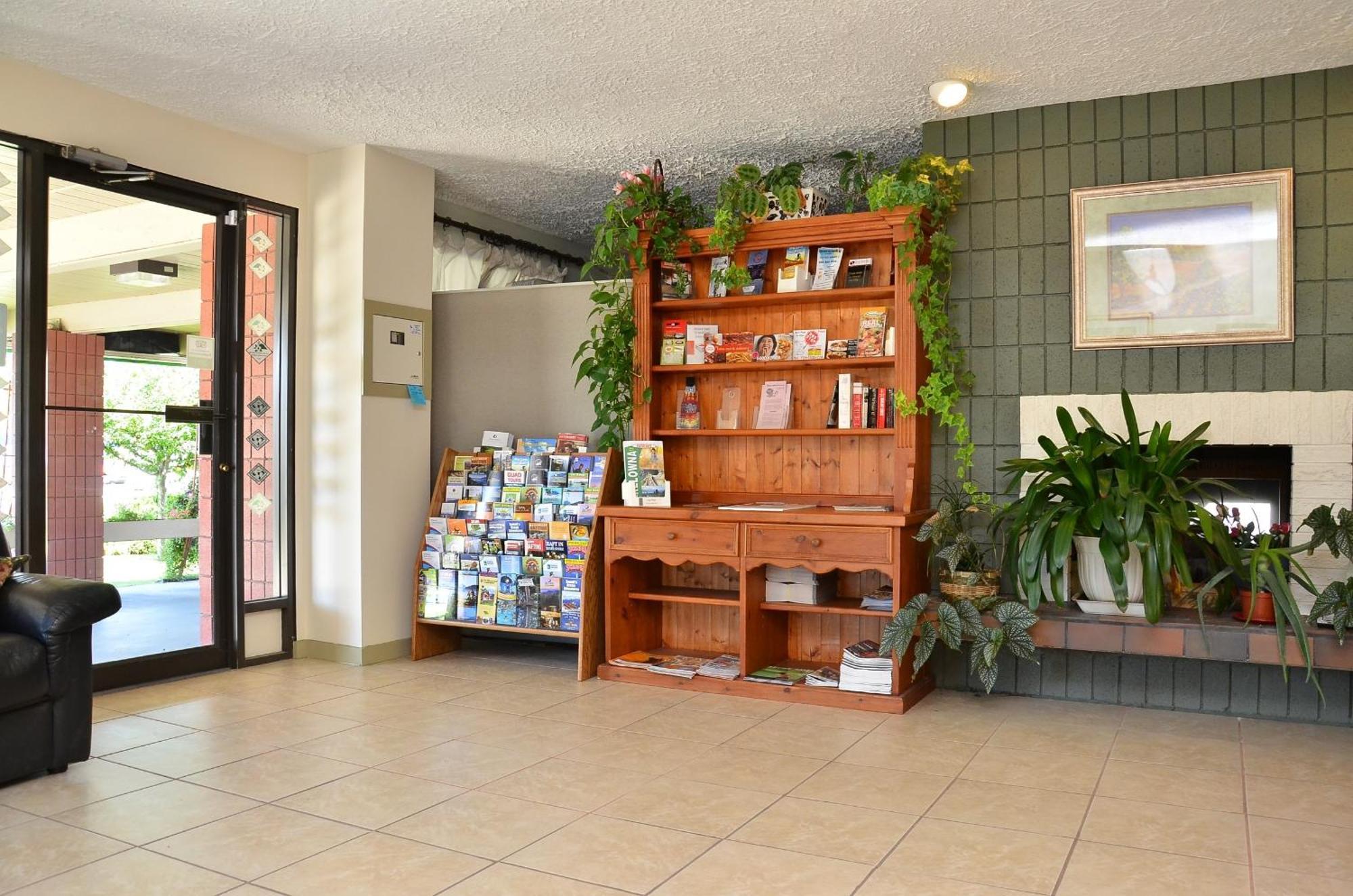 Canadas Best Value Inn Kelowna Esterno foto