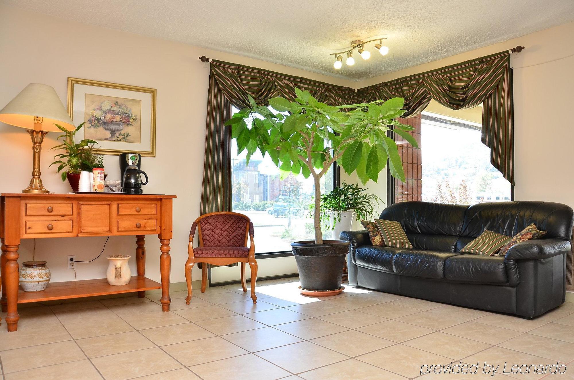 Canadas Best Value Inn Kelowna Esterno foto