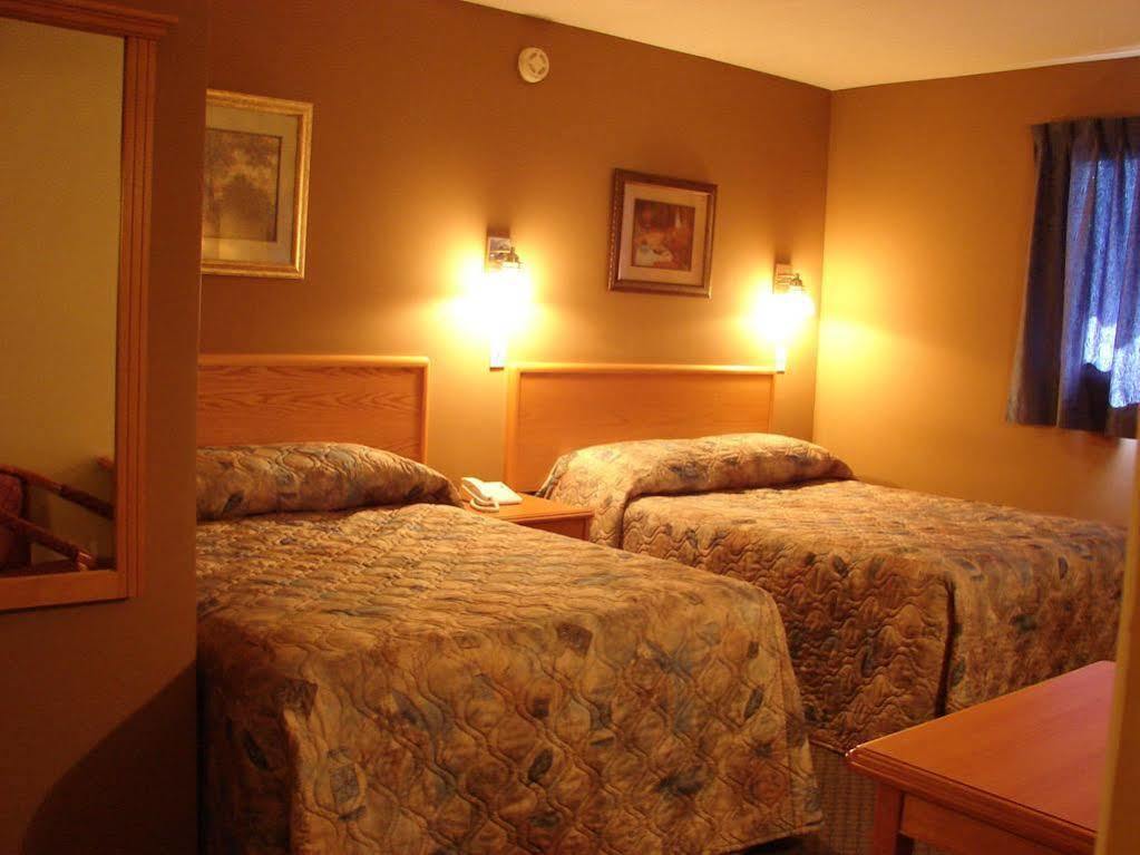 Canadas Best Value Inn Kelowna Esterno foto