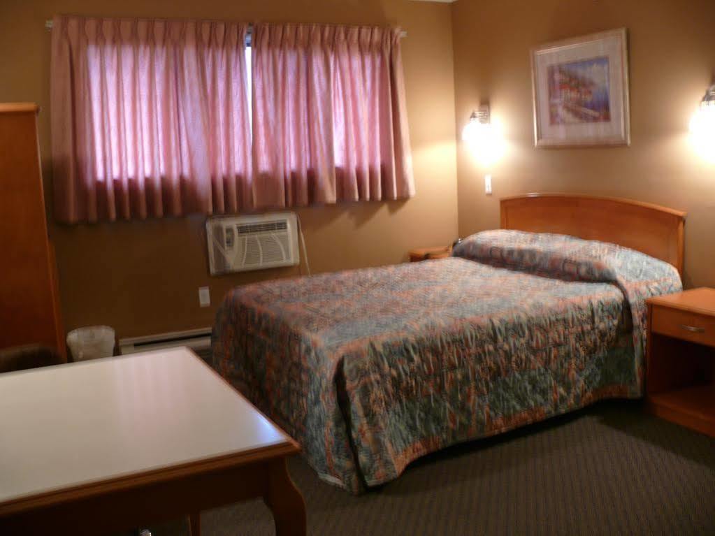 Canadas Best Value Inn Kelowna Esterno foto