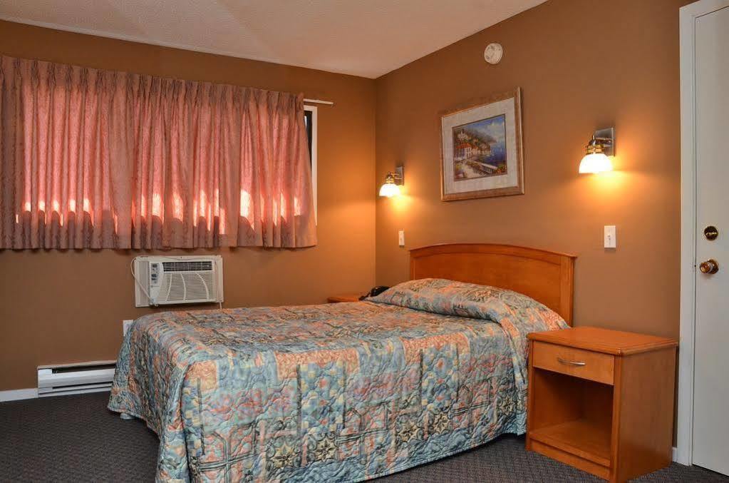 Canadas Best Value Inn Kelowna Esterno foto