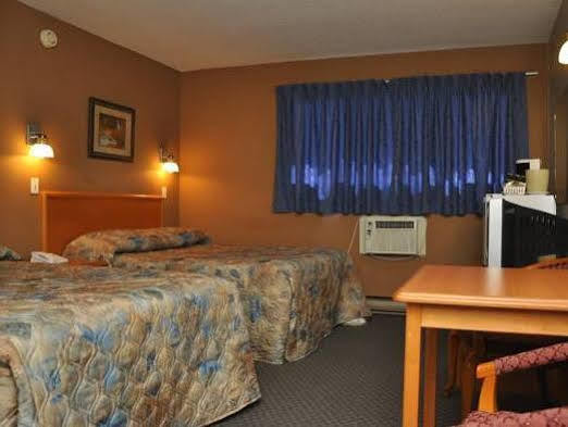 Canadas Best Value Inn Kelowna Esterno foto